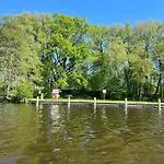 Idyllisches Reihenhaus Mit Wlan In Am Mueritzsee