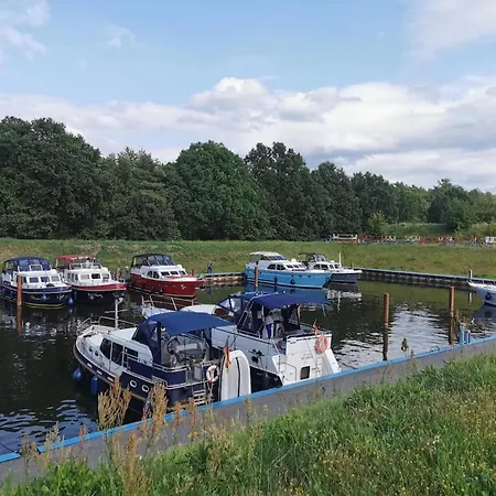 Idyllisches Reihenhaus Mit Wlan In Am Mueritzsee