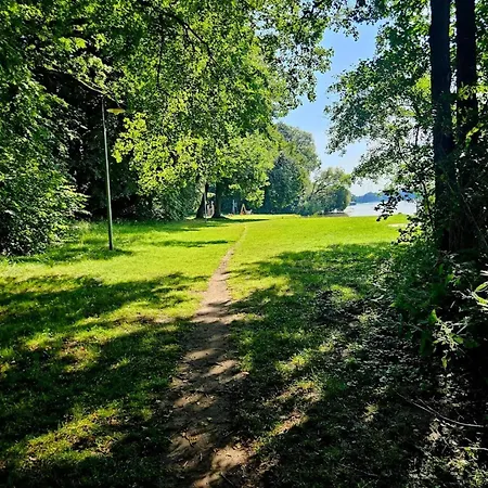 Idyllisches Reihenhaus Mit Wlan In Am Mueritzsee Dom wakacyjny