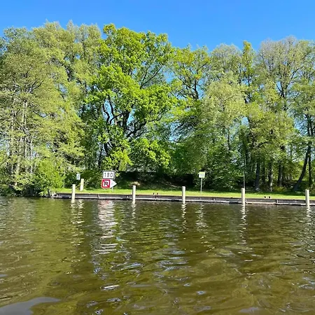 Idyllisches Reihenhaus Mit Wlan In Am Mueritzsee