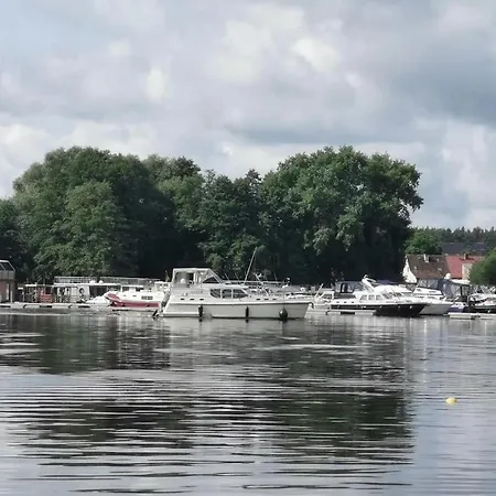 Dom wakacyjny Idyllisches Reihenhaus Mit Wlan In Am Mueritzsee *